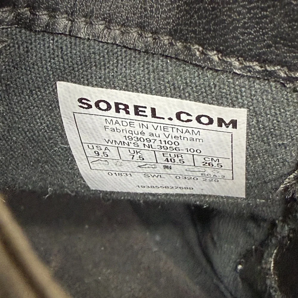 Sorel‎ Lennox Lug Sole Chelsea Boots 9.5 White Leather Pull On Casual Waterproof